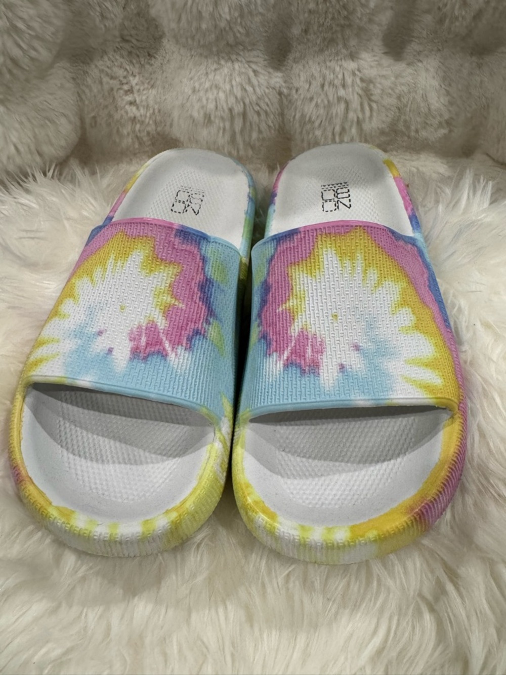No Boundaries Kids Tie-Dye Slide Sandals - White Blue Pink Yellow